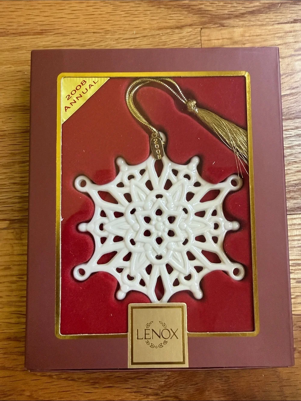 Lenox White Snowfantasies Snowflake Ceramic Ornament - 2008 Annual new in box